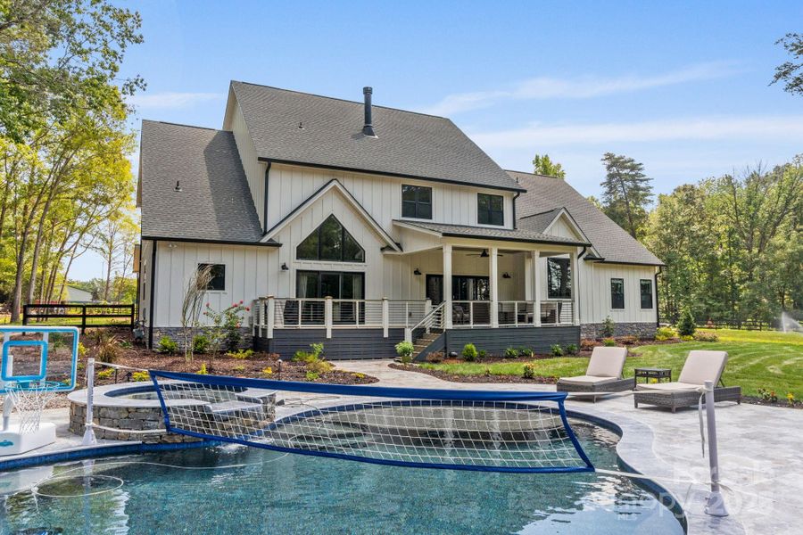 Community amenities in , Clover (Image 33).