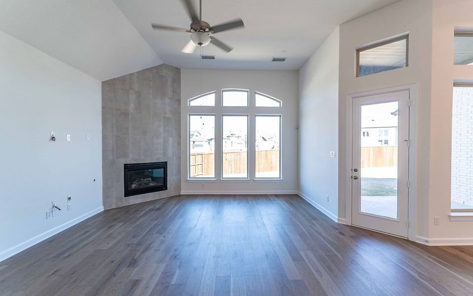 Spacious, unfurnished interior of a new home in Sonoma Verde, Rockwall (Image 14). Spacious, unfurnished interior of a new home in Sonoma Verde, Rockwall (Image 14).