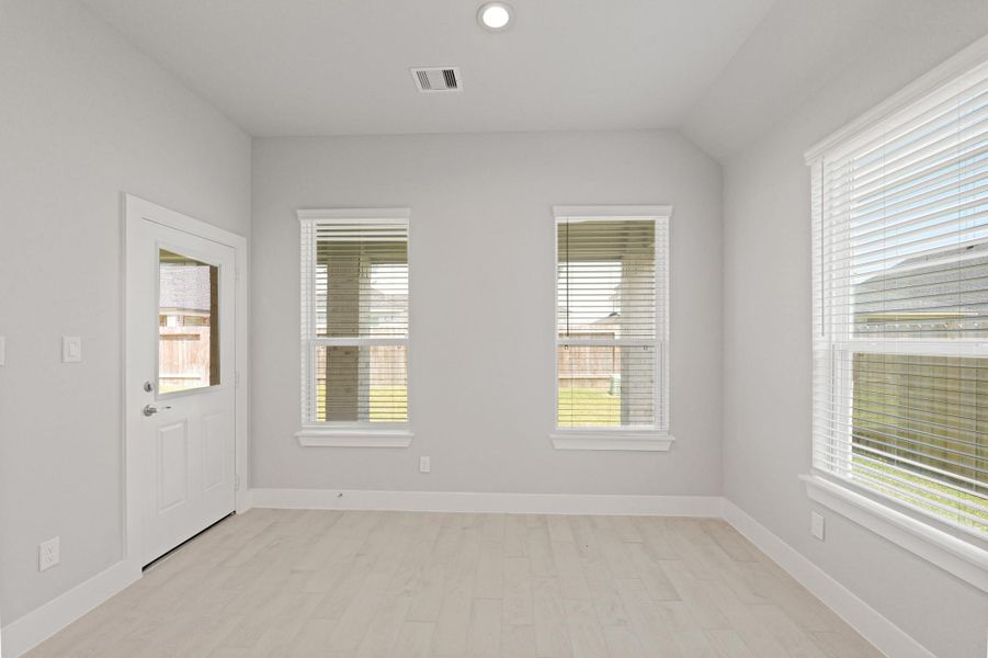 Spacious, unfurnished interior of a new home in Briarwood Crossing, Rosenberg (Image 33).