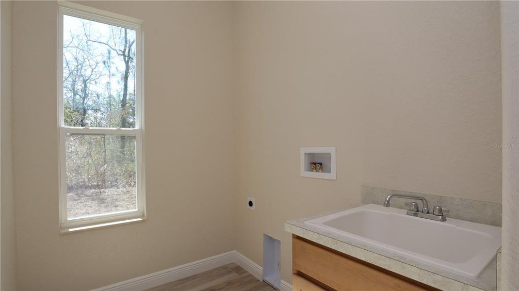 Spacious, unfurnished interior of a new home in , Brooksville (Image 13).