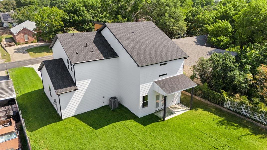 Front exterior of a new home in , Dallas, TX, highlighting curb appeal (Image 1). Front exterior of a new home in , Dallas, TX, highlighting curb appeal (Image 1).