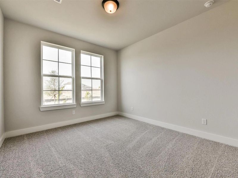 Spacious, unfurnished interior of a new home in Lago Mar, Texas City (Image 39).