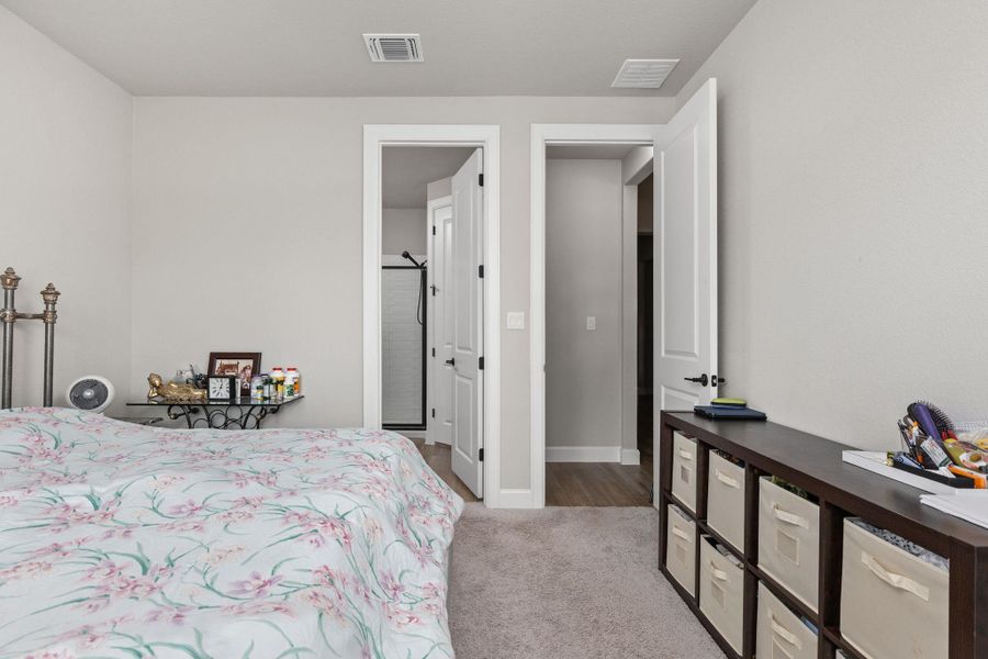 In-law suite featuring en suite bathroom