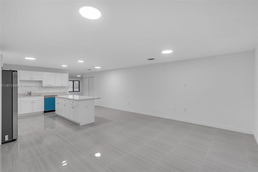 Spacious, unfurnished interior of a new home in , Miami Gardens (Image 23).