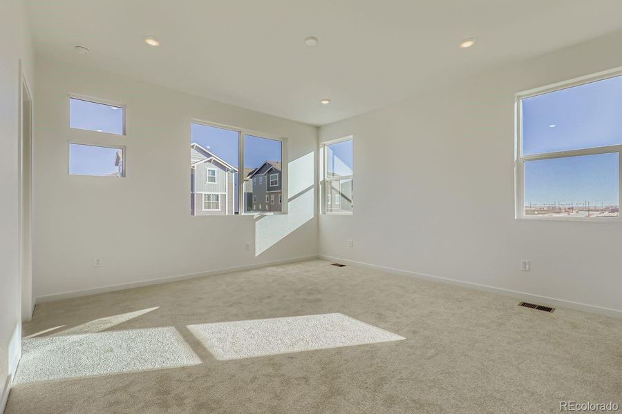 Spacious, unfurnished interior of a new home in Parterre, Thornton (Image 10). Spacious, unfurnished interior of a new home in Parterre, Thornton (Image 10).