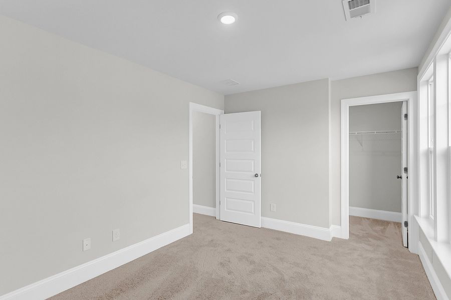 Spacious, unfurnished interior of a new home in Pineland Preserve, Summerville (Image 40).