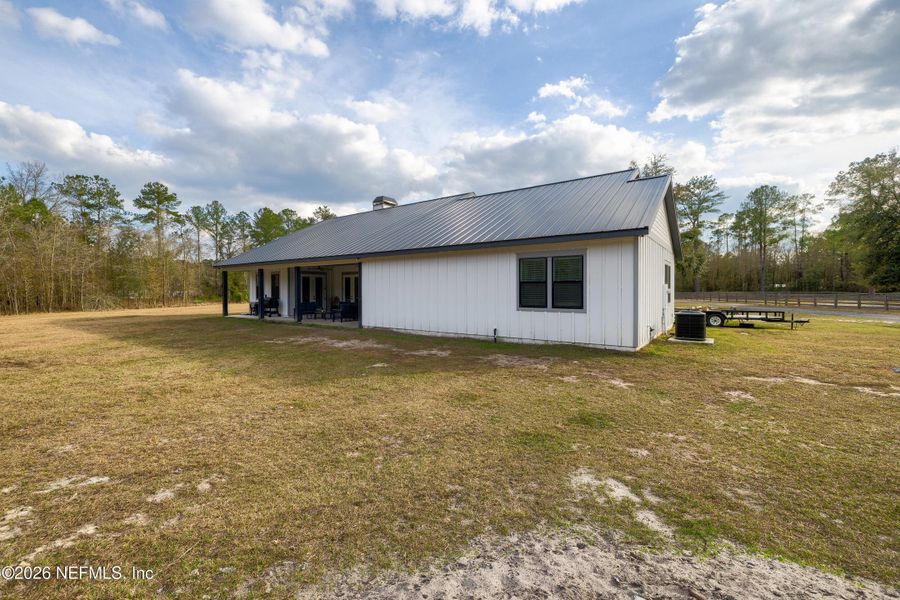 Exterior details and patio area of a home in , Jacksonville (Image 31).