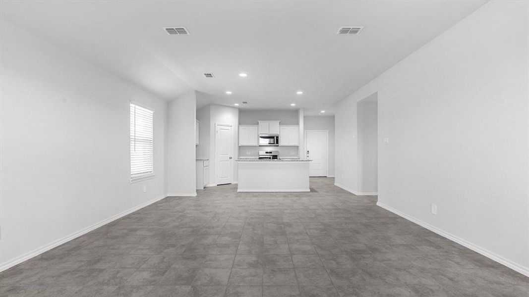 Spacious, unfurnished interior of a new home in Highlands at Chapel Creek, Fort Worth (Image 21).