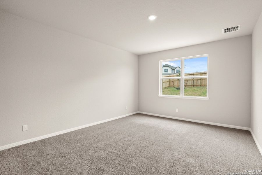 Spacious, unfurnished interior of a new home in Cinco Lakes, San Antonio (Image 20).