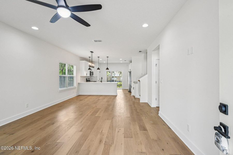 Spacious, unfurnished interior of a new home in , Green Cove Springs (Image 32).