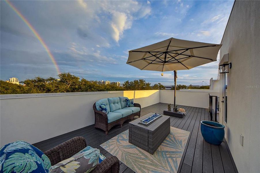 Exterior details and patio area of a home in , St. Petersburg (Image 29).