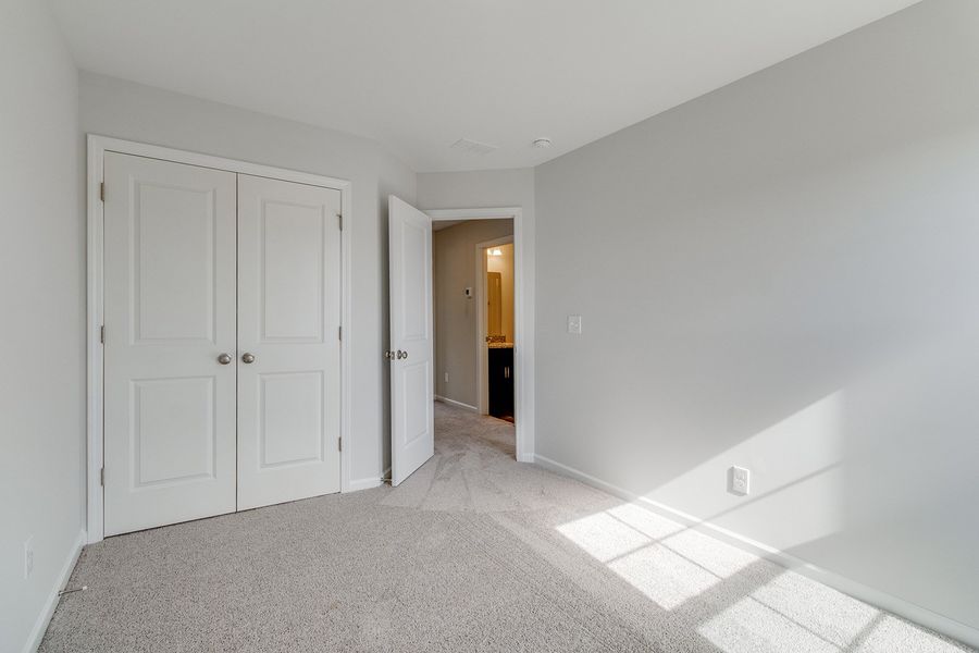 Spacious, unfurnished interior of a new home in Astoria, Columbia (Image 25).