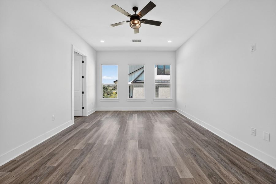 Spacious, unfurnished interior of a new home in , Horseshoe Bay (Image 29).