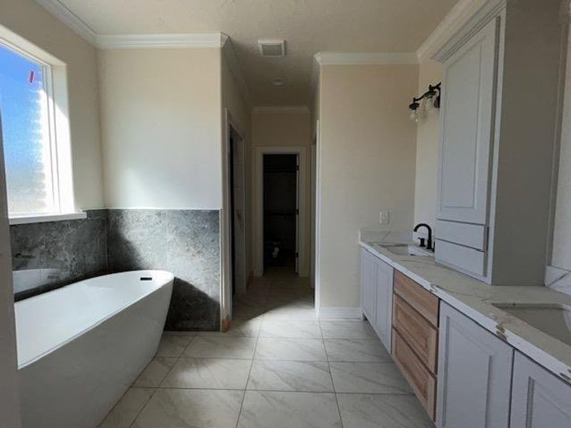 Furnished interior view inside a new home in , Beaumont (Image 9).