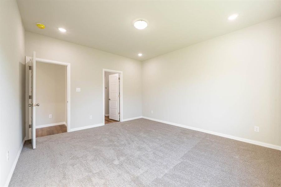 Spacious, unfurnished interior of a new home in Trails of Fossil Creek, Fort Worth (Image 21).