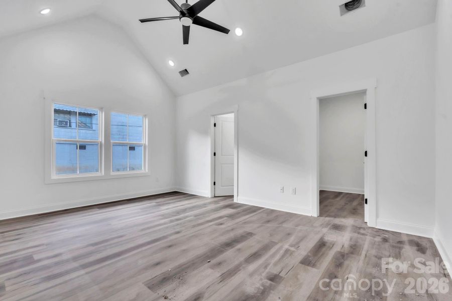 Spacious, unfurnished interior of a new home in , Greenville (Image 24).