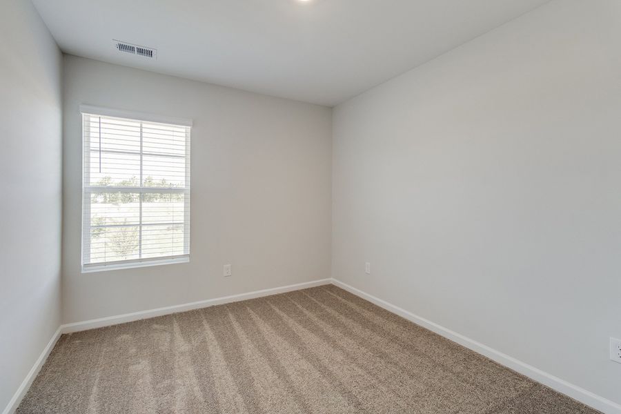 Spacious, unfurnished interior of a new home in Astoria, Columbia (Image 25).