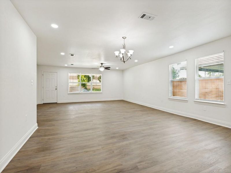 Spacious, unfurnished interior of a new home in , Dallas (Image 12).