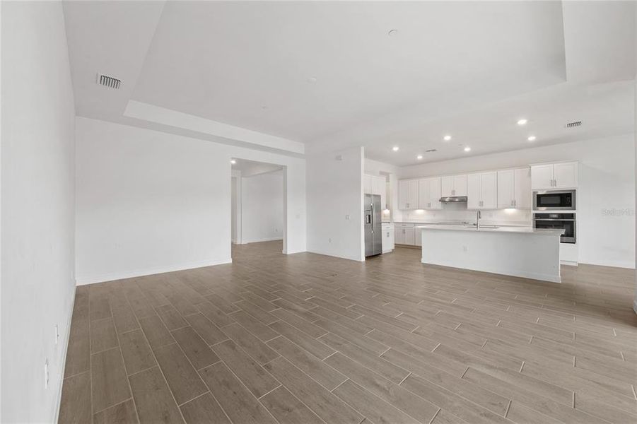 Spacious, unfurnished interior of a new home in Calusa Country Club, Lakewood Ranch (Image 15).