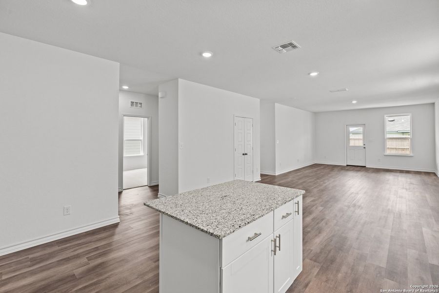 Spacious, unfurnished interior of a new home in Horizon Ridge, San Antonio (Image 15).