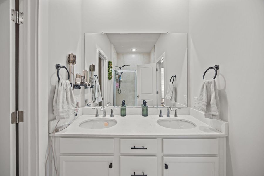 Close-up of interior finishes inside a home in , Hanahan (Image 19).