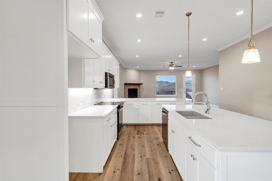 Spacious, unfurnished interior of a new home in , Granbury (Image 25).