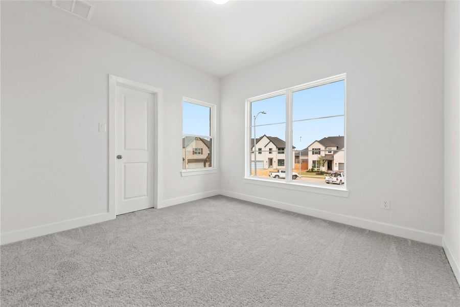 Representative image. Features, selections and colors may vary.