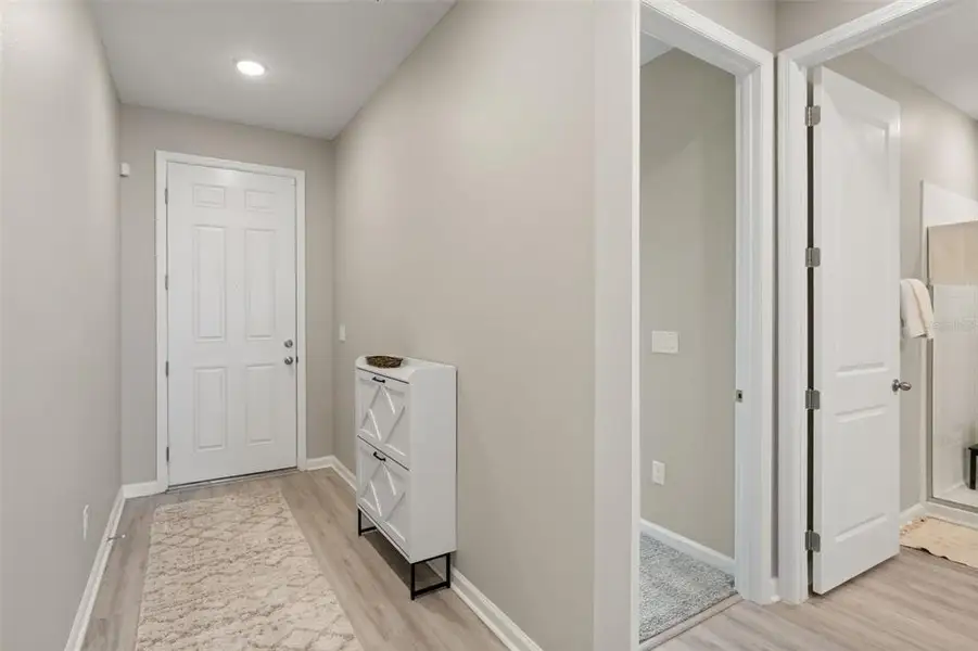 Spacious, unfurnished interior of a new home in Seasons at The Grove, Mascotte (Image 22).