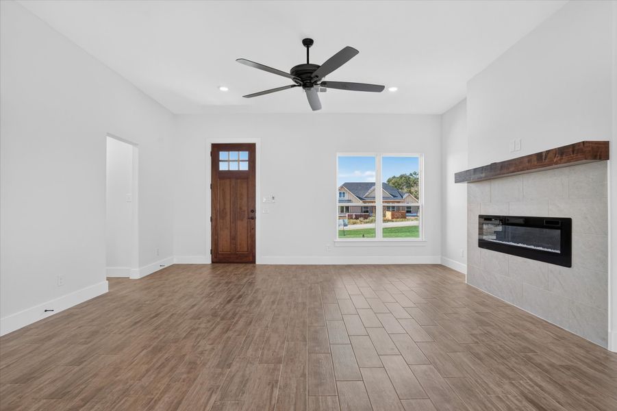 Spacious, unfurnished interior of a new home in Taylor Ranch, Springtown (Image 17).