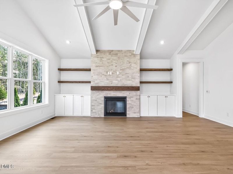 008-1280x960-living-room