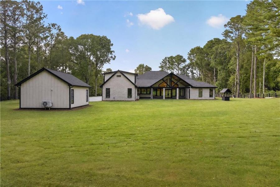 Exterior details and patio area of a home in , Monroe (Image 39).
