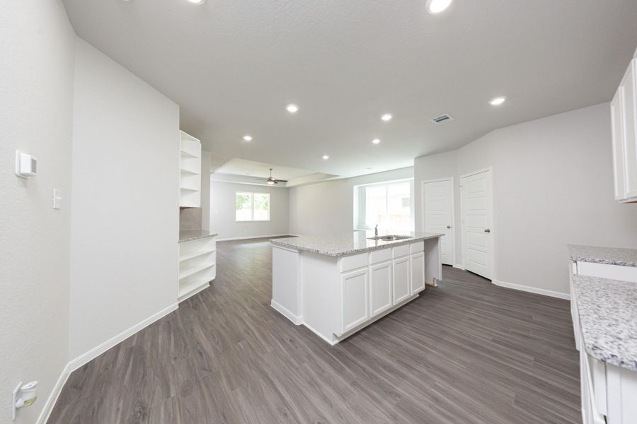 Spacious, unfurnished interior of a new home in Granger Pines, Conroe (Image 5). Spacious, unfurnished interior of a new home in Granger Pines, Conroe (Image 5).