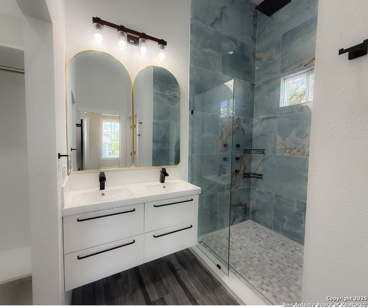 Furnished interior view inside a new home in , Canyon Lake (Image 5).