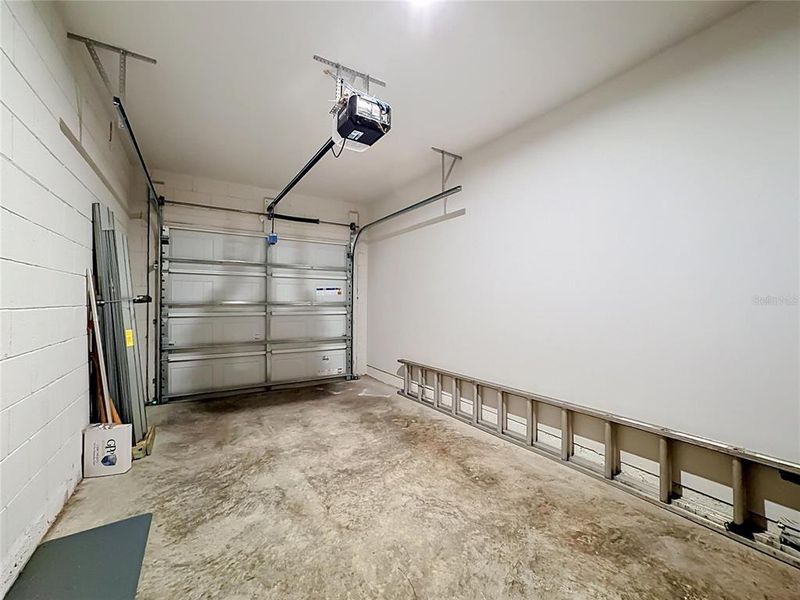 Spacious, unfurnished interior of a new home in , Bradenton (Image 21).