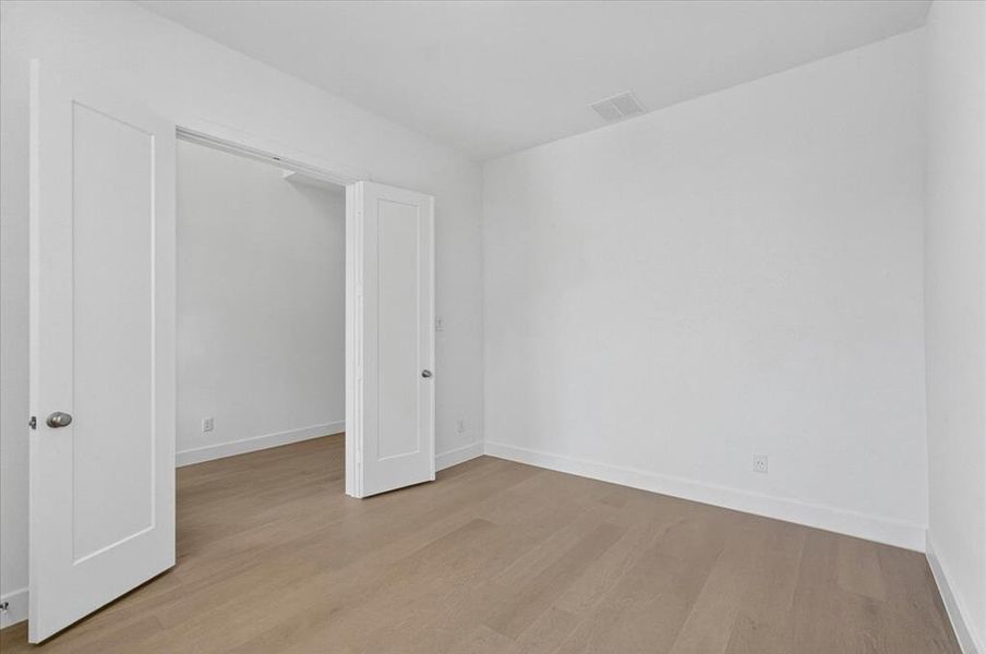 Spacious, unfurnished interior of a new home in Quail Hollow, Rockwall (Image 28).