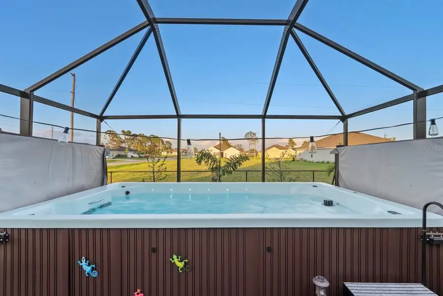 Exterior details and patio area of a home in , Punta Gorda (Image 4).