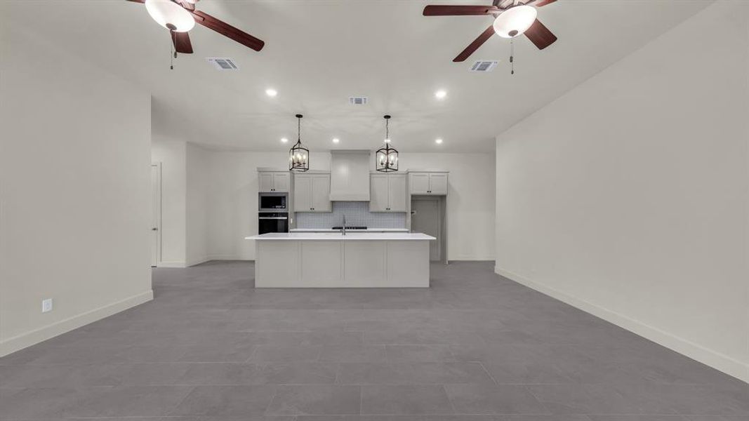 Spacious, unfurnished interior of a new home in , Aledo (Image 15).