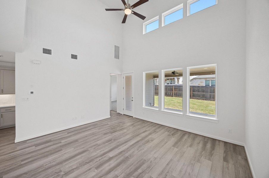 Spacious, unfurnished interior of a new home in University Heights, Round Rock (Image 16).