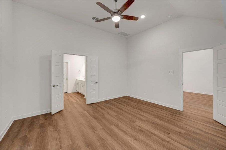 Spacious, unfurnished interior of a new home in Lone Star Landing, Montgomery (Image 36).
