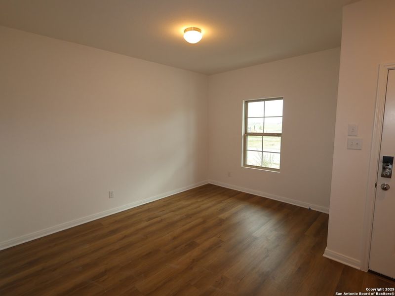 Spacious, unfurnished interior of a new home in Greenspoint Heights, Seguin (Image 19).