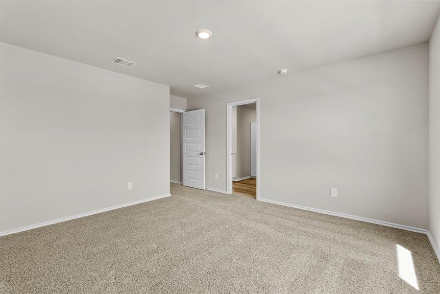 Spacious, unfurnished interior of a new home in Orchard Village, Fort Worth (Image 23).