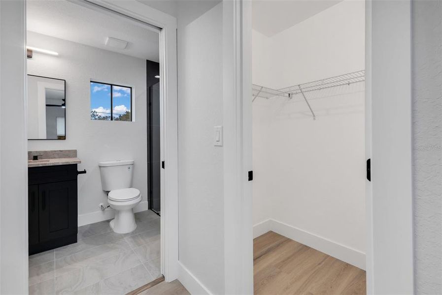 Spacious, unfurnished interior of a new home in , Punta Gorda (Image 27).