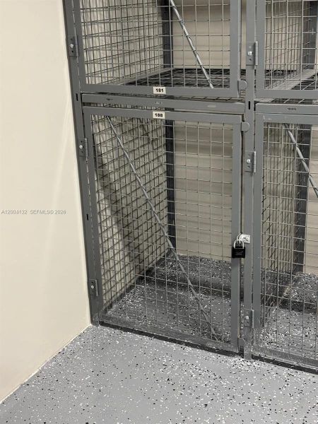 And has an AC. Good for storing wine And has an AC. Good for storing wine