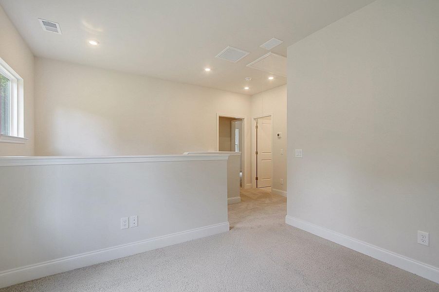 Spacious, unfurnished interior of a new home in Founder's Park, Lincolnville (Image 31).