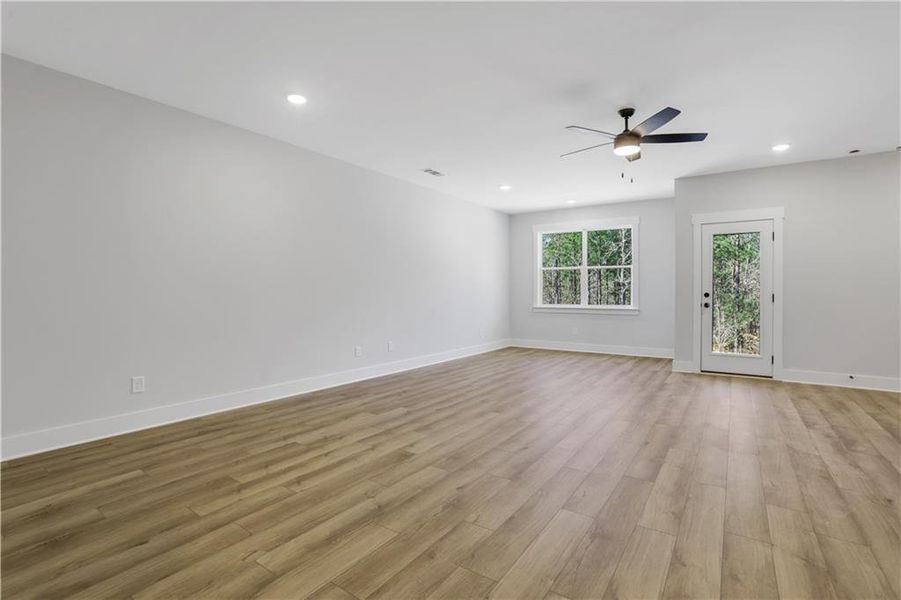 Spacious, unfurnished interior of a new home in Cambridge, Flowery Branch (Image 35).