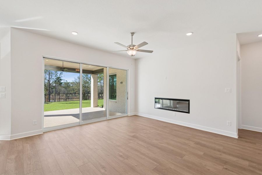 Spacious, unfurnished interior of a new home in The Highlands 55' - Encore Collection, Porter (Image 18).