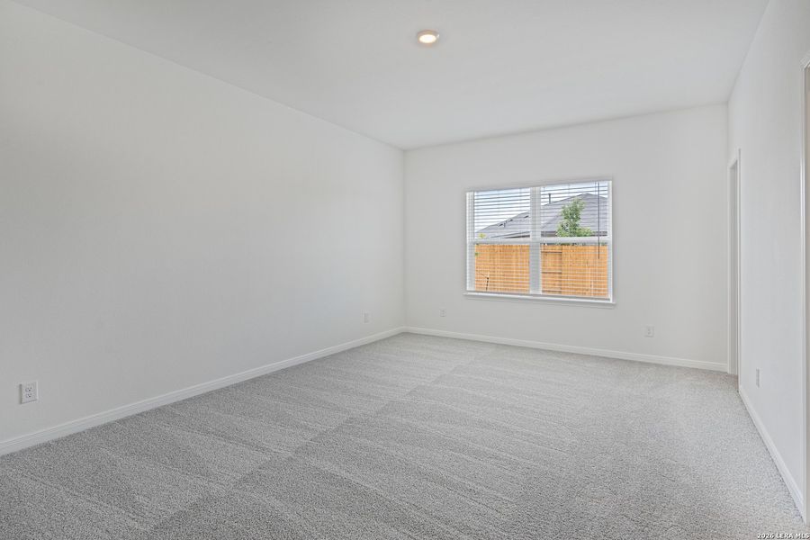 Spacious, unfurnished interior of a new home in Luckey Ranch, San Antonio (Image 5).