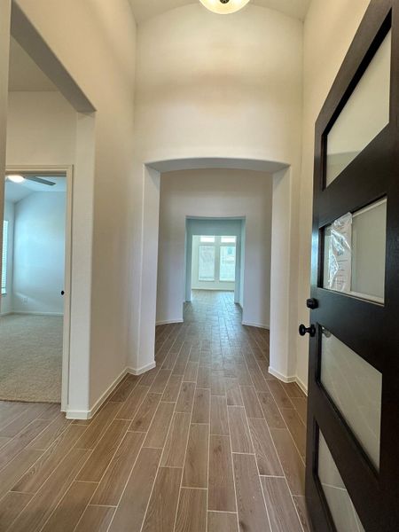 Spacious, unfurnished interior of a new home in Creekhaven, Iowa Colony (Image 11).