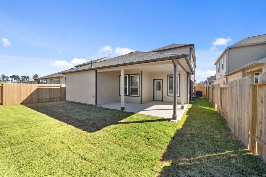 Exterior details and patio area of a home in Barton Creek Ranch, Conroe (Image 3).