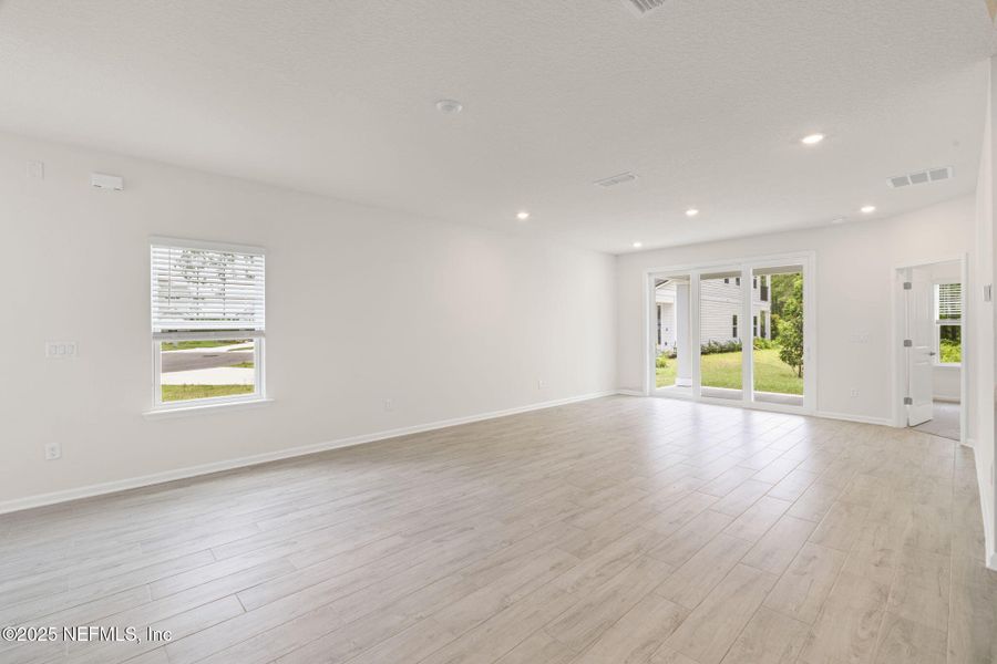 Spacious, unfurnished interior of a new home in Beacon Lake, St. Augustine (Image 20).